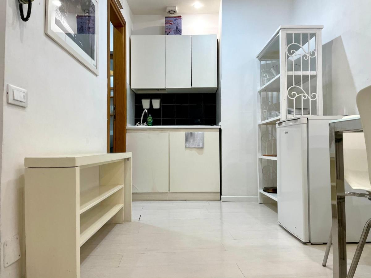Colosseo 13 Boutique Apartment Рим Екстериор снимка